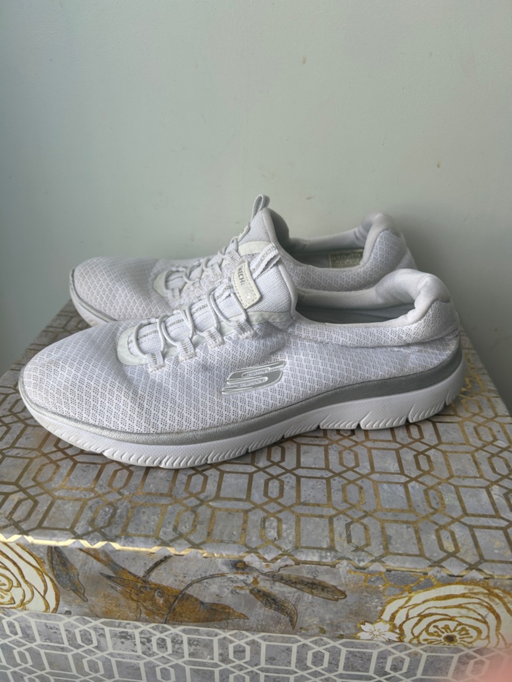 Sketchers White Slip On Sneakers Women's size 7.5
